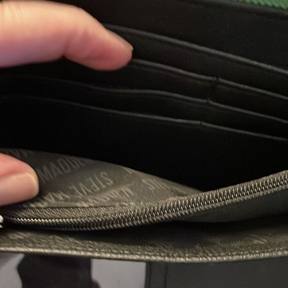 Steve Madden Large Zip Around Lime Green Wallet Great Condition 1 Tiny Peel Mark - Picture 6 of 10